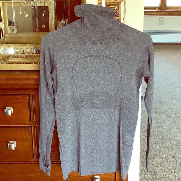 lululemon athletica Tops - Lululemon gray Swiftly Speed Turtleneck - size 6.